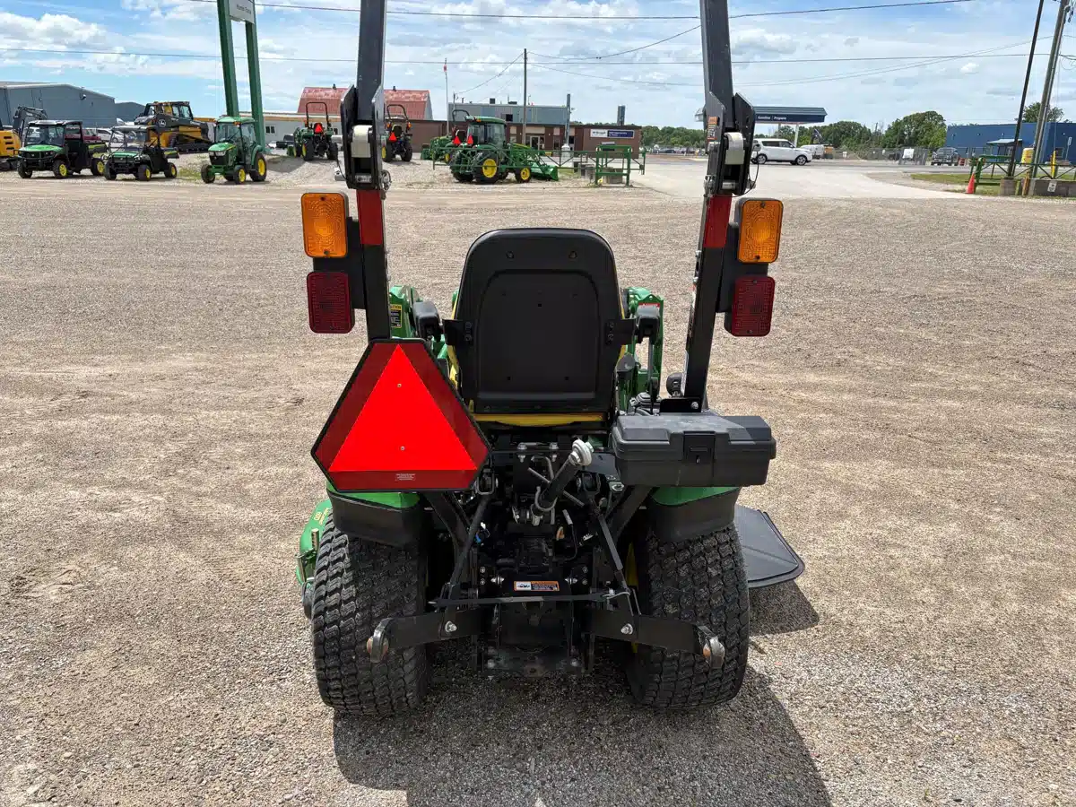 Photo de la Galerie 2 pour 2020 John Deere 1025R Tracteur