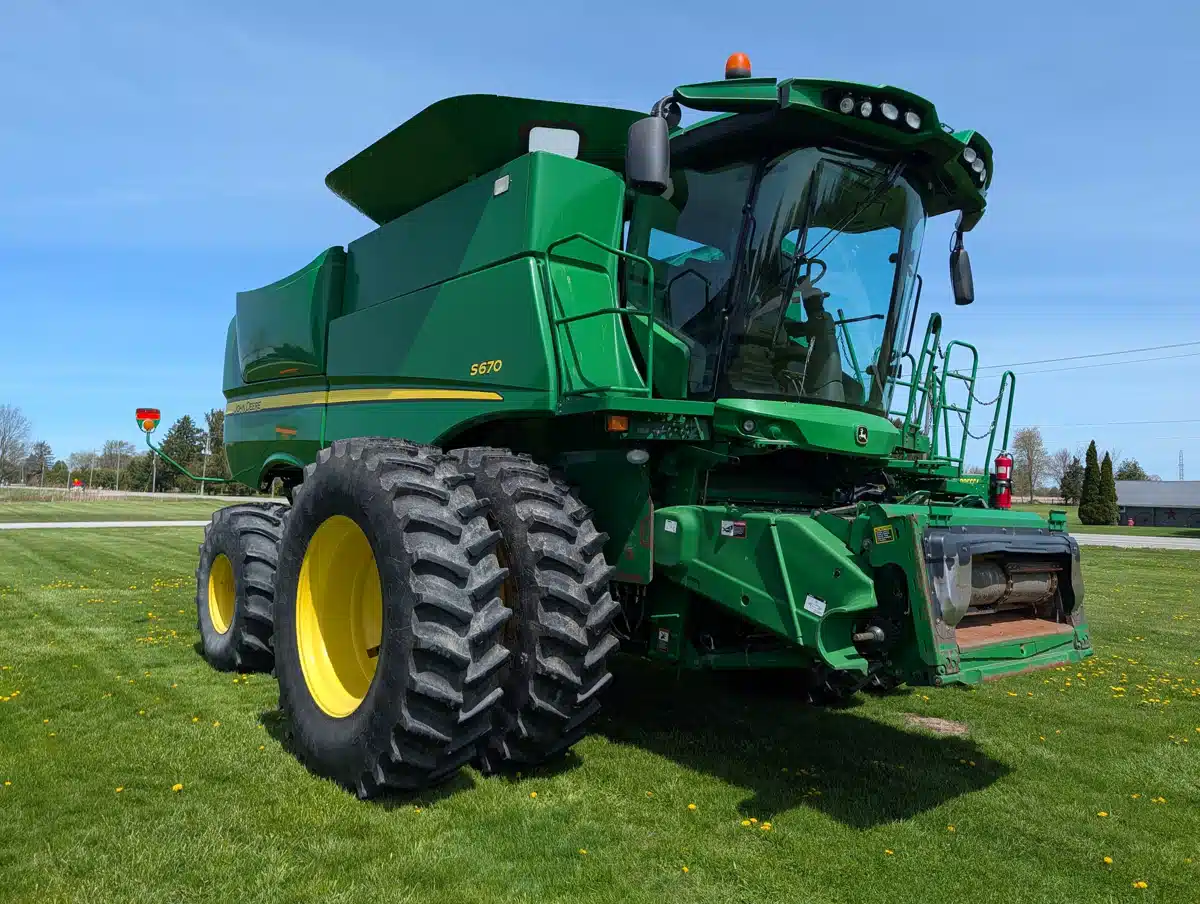 Photo de la Galerie 2 pour 2013 John Deere S670 Batteuse