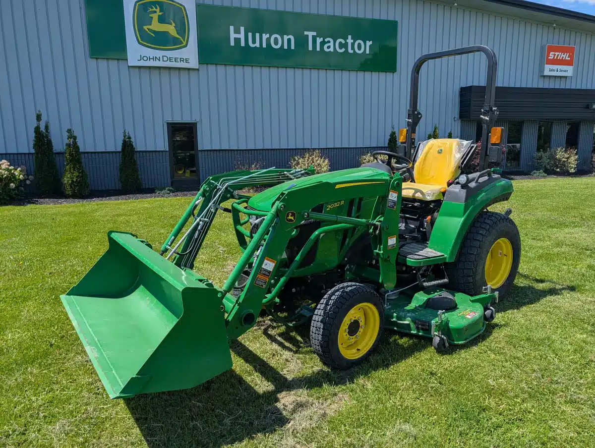 Photo de la Galerie 1 pour 2024 John Deere 2032R Tracteur