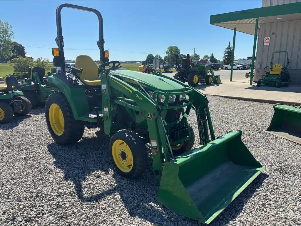 Gallery image 2 for 2022 John Deere 2032R Tractor