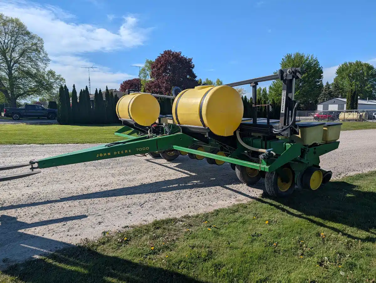 Gallery image 1 for 1980 John Deere 7000 Planter