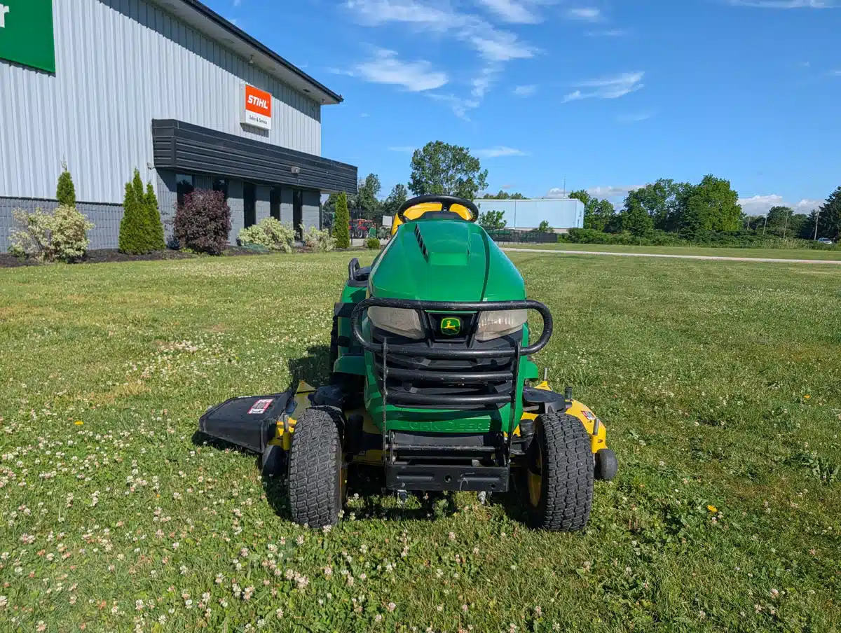 Photo de la Galerie 2 pour 2020 John Deere X580 Tracteur à pelouse