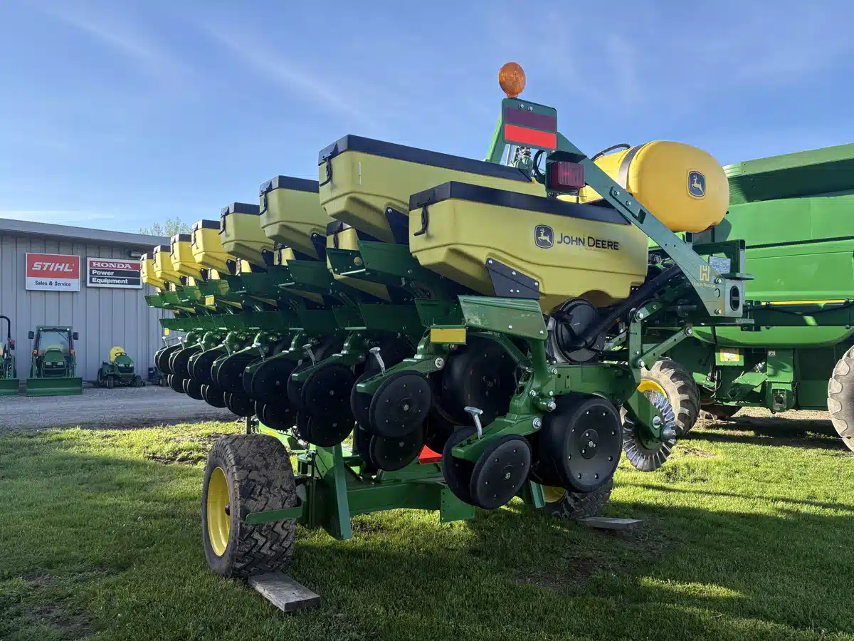 Gallery image 2 for 2022 John Deere 1745 Planter