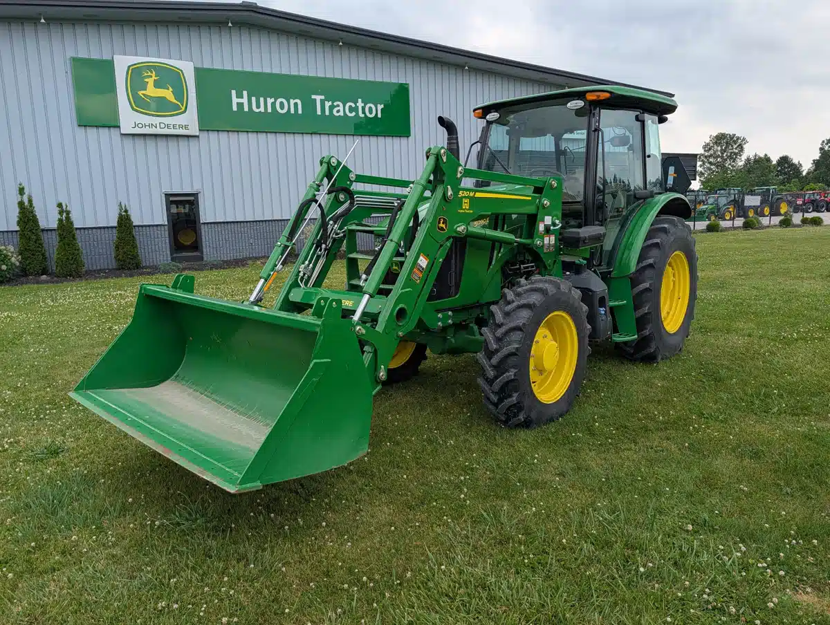 Photo de la Galerie 1 pour 2025 John Deere 5090E Tracteur