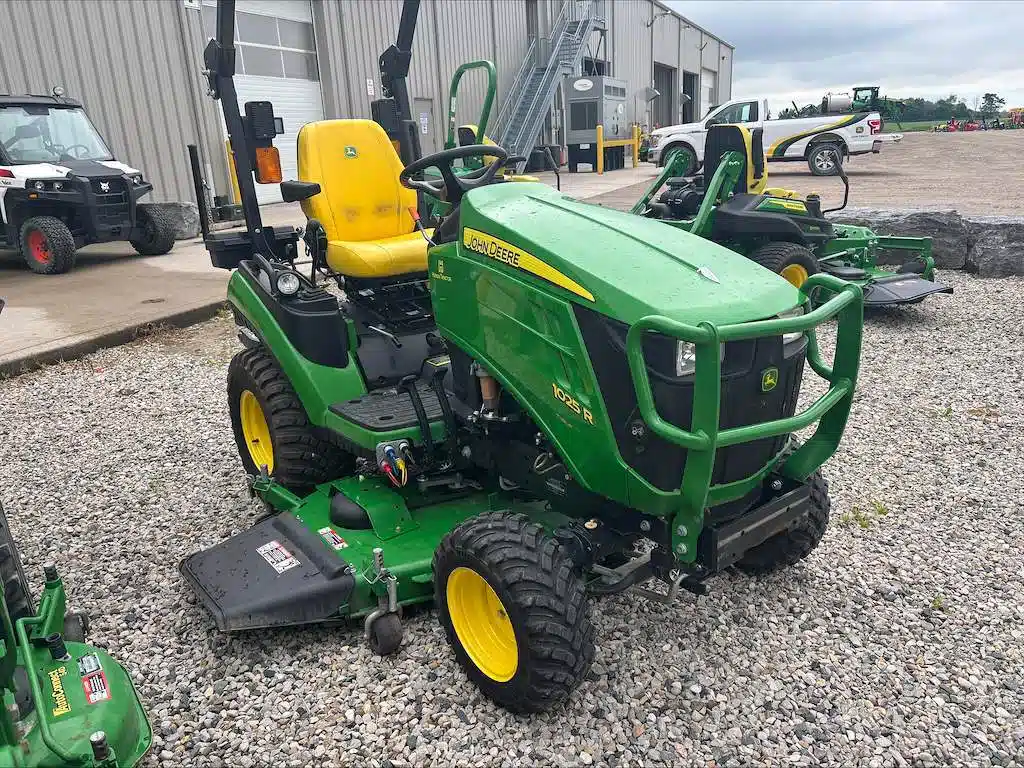 Photo de la Galerie 2 pour 2022 John Deere 1025R Tracteur