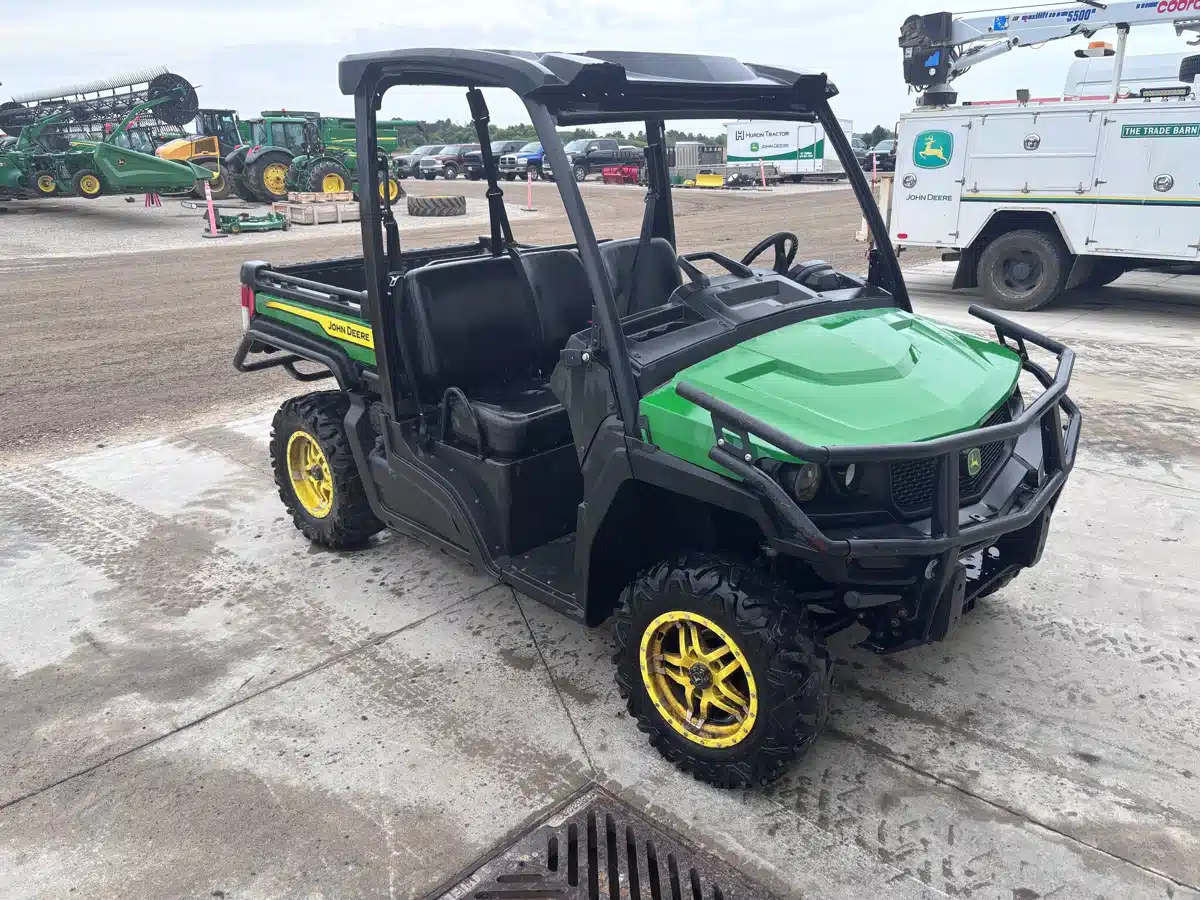 Gallery image 2 for 2023 John Deere XUV 835M Utility Vehicle