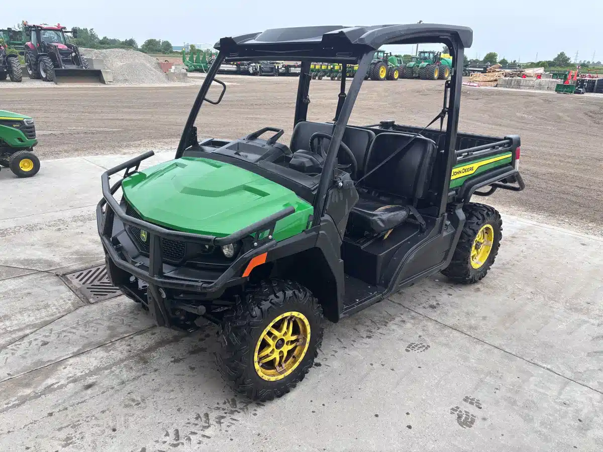 Gallery image 1 for 2023 John Deere XUV 835M Utility Vehicle