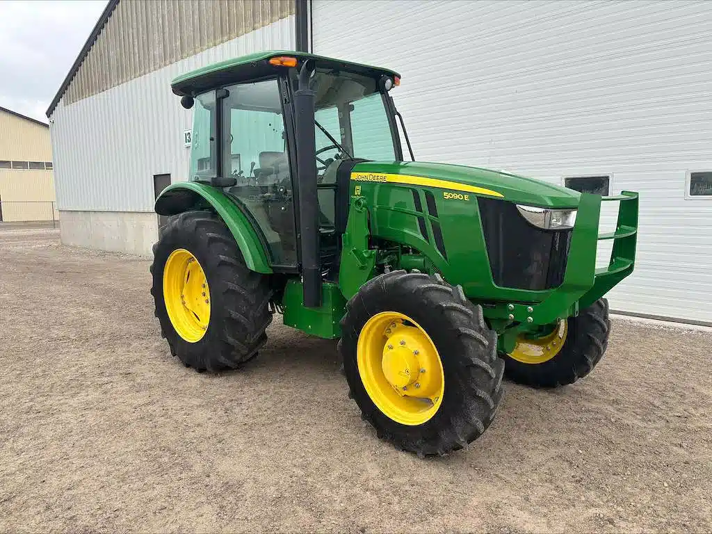 Photo de la Galerie 2 pour 2019 John Deere 5090E Tracteur