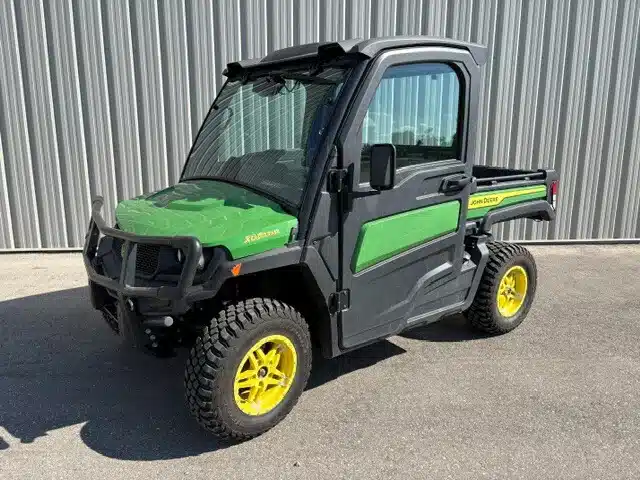 Gallery image 1 for 2024 John Deere XUV 835M Utility Vehicle