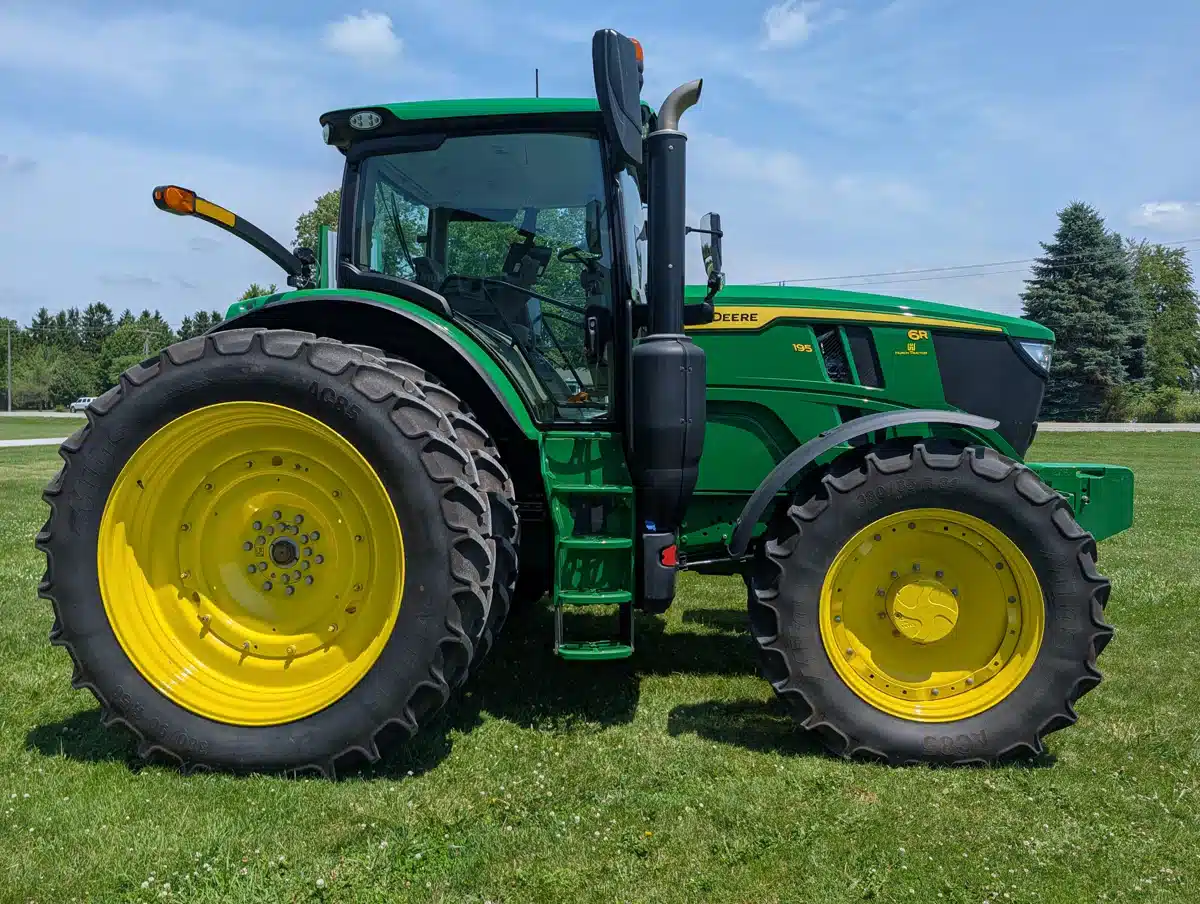 Gallery image 2 for 2025 John Deere 6R 195 Tractor