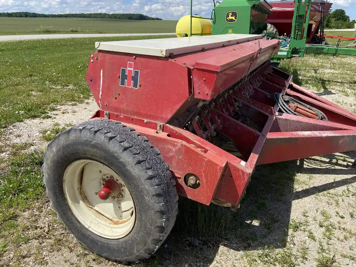 Photo de la Galerie 2 pour Case IH 510 13' Semoir