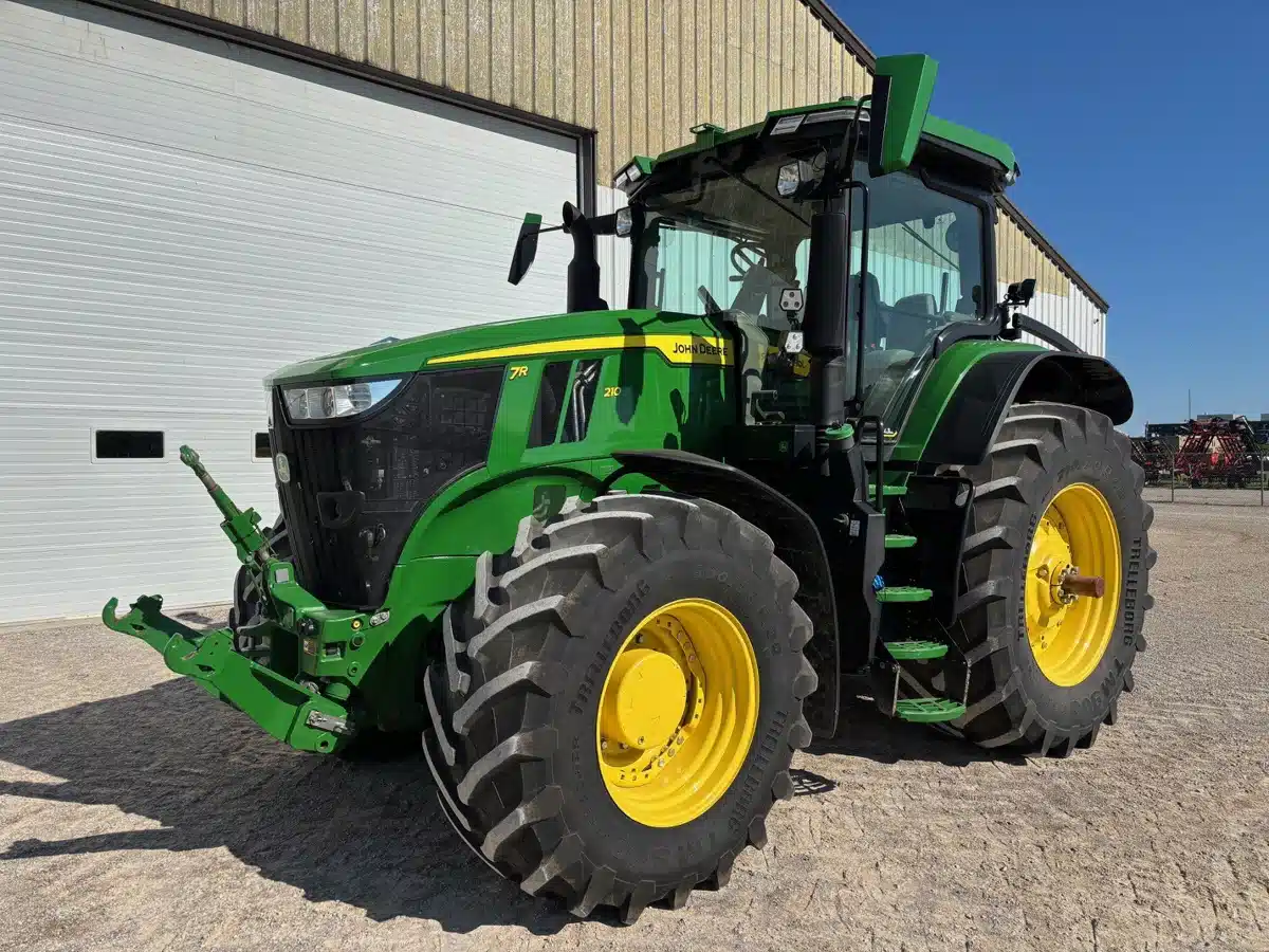 Gallery image 1 for 2023 John Deere 7R 210 Tractor