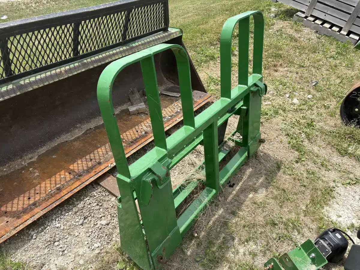 Gallery image 2 for John Deere 48" PALLET FORKS Tractor Loader