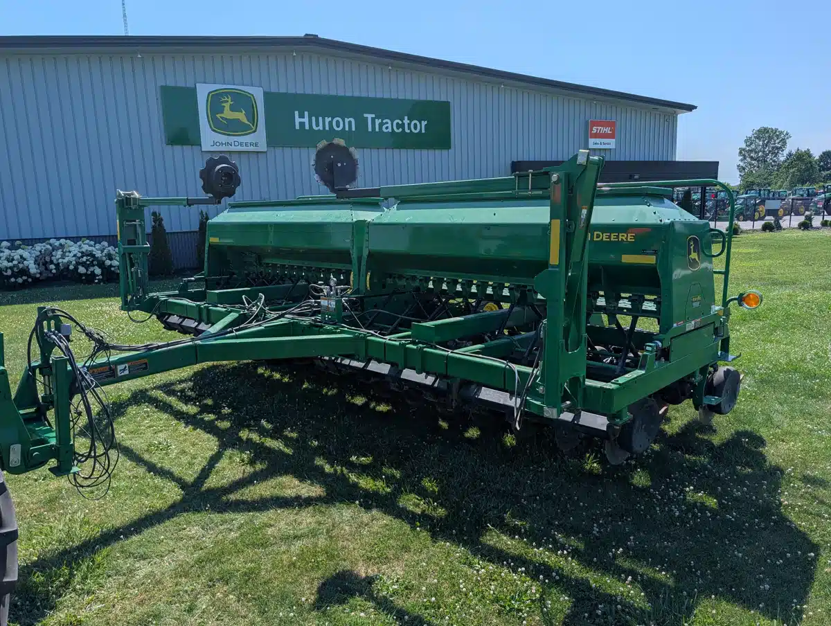 Photo de la Galerie 1 pour 2011 John Deere 1590 Semoir