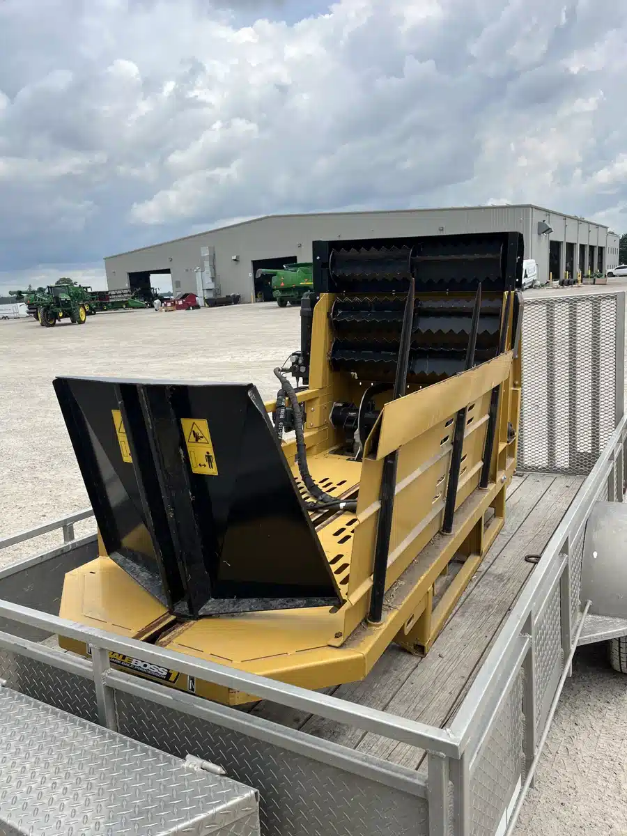 Photo de la Galerie 1 pour 2024 HLA Attachments 3720 Chargeur de balles
