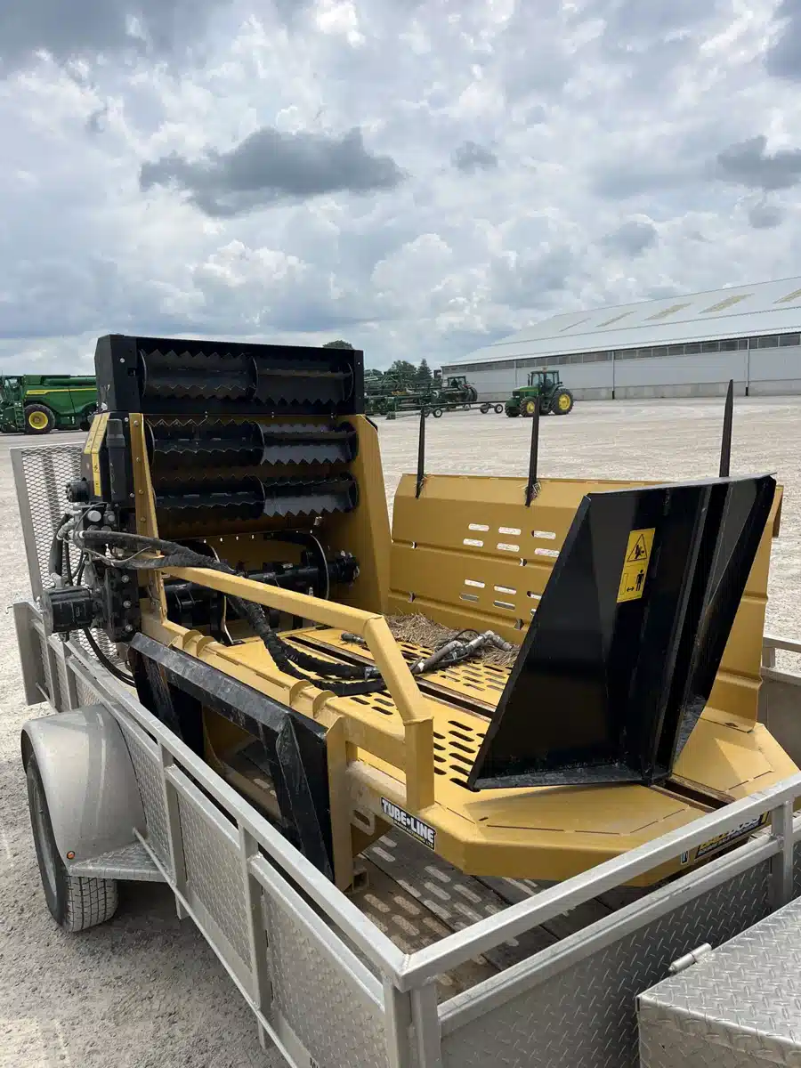 Photo de la Galerie 2 pour 2024 HLA Attachments 3720 Chargeur de balles