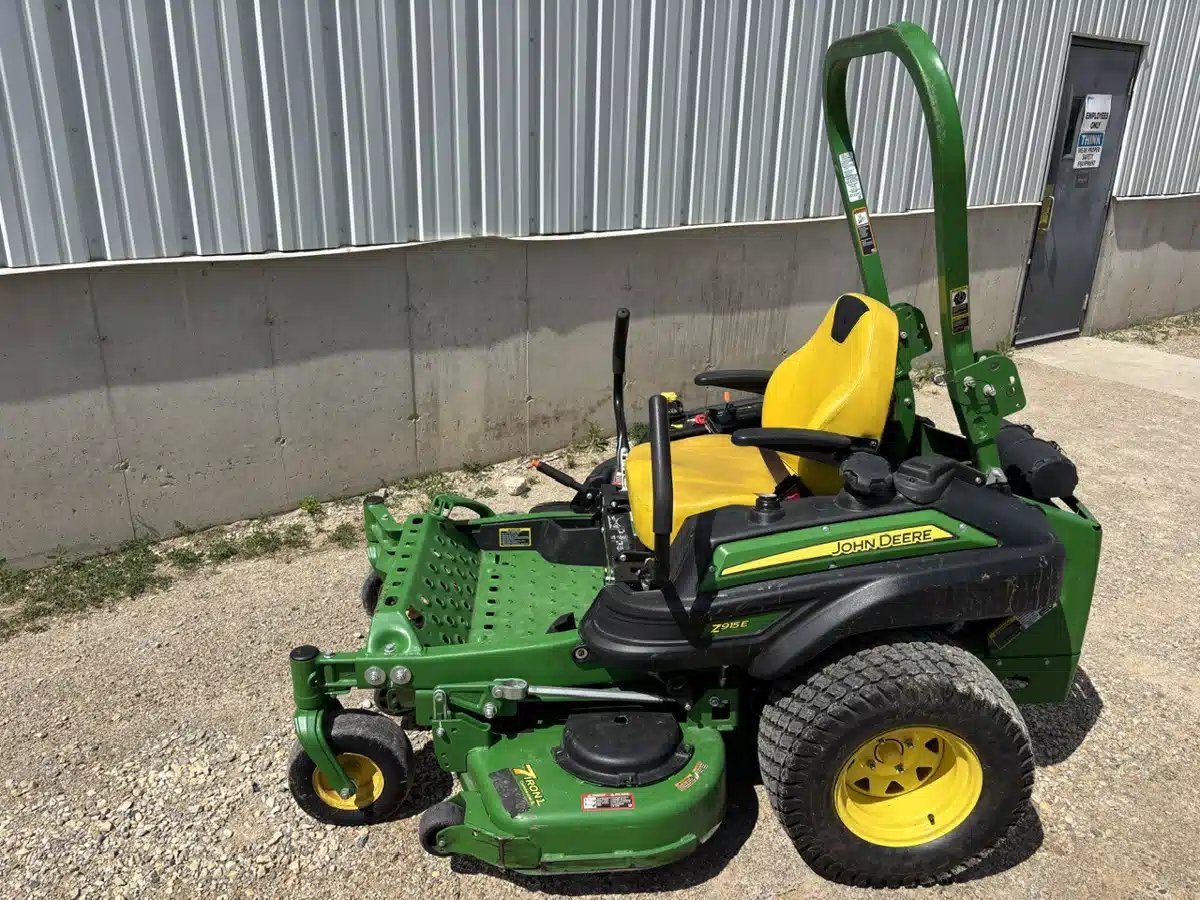 Gallery image 1 for 2020 John Deere Z915E Mower - Zero Turn