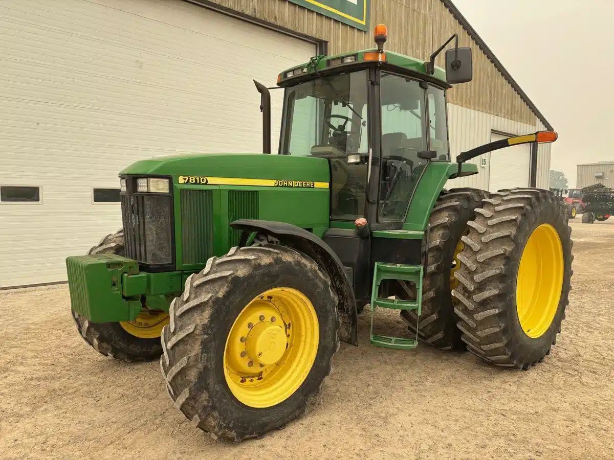 Gallery image 1 for 2003 John Deere 7810 Tractor