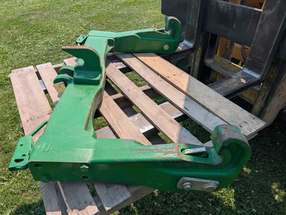 Photo de la Galerie 1 pour John Deere CAT 3/3N QUIK-HITCH Tracteur