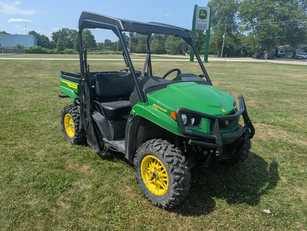 Photo de la Galerie 1 pour 2024 John Deere XUV 590M VTT