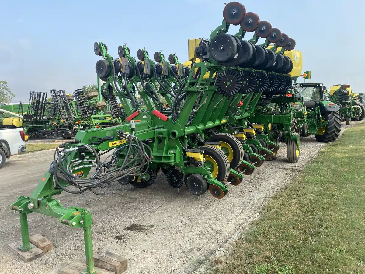 Gallery image 1 for 2024 John Deere 1795 Planter