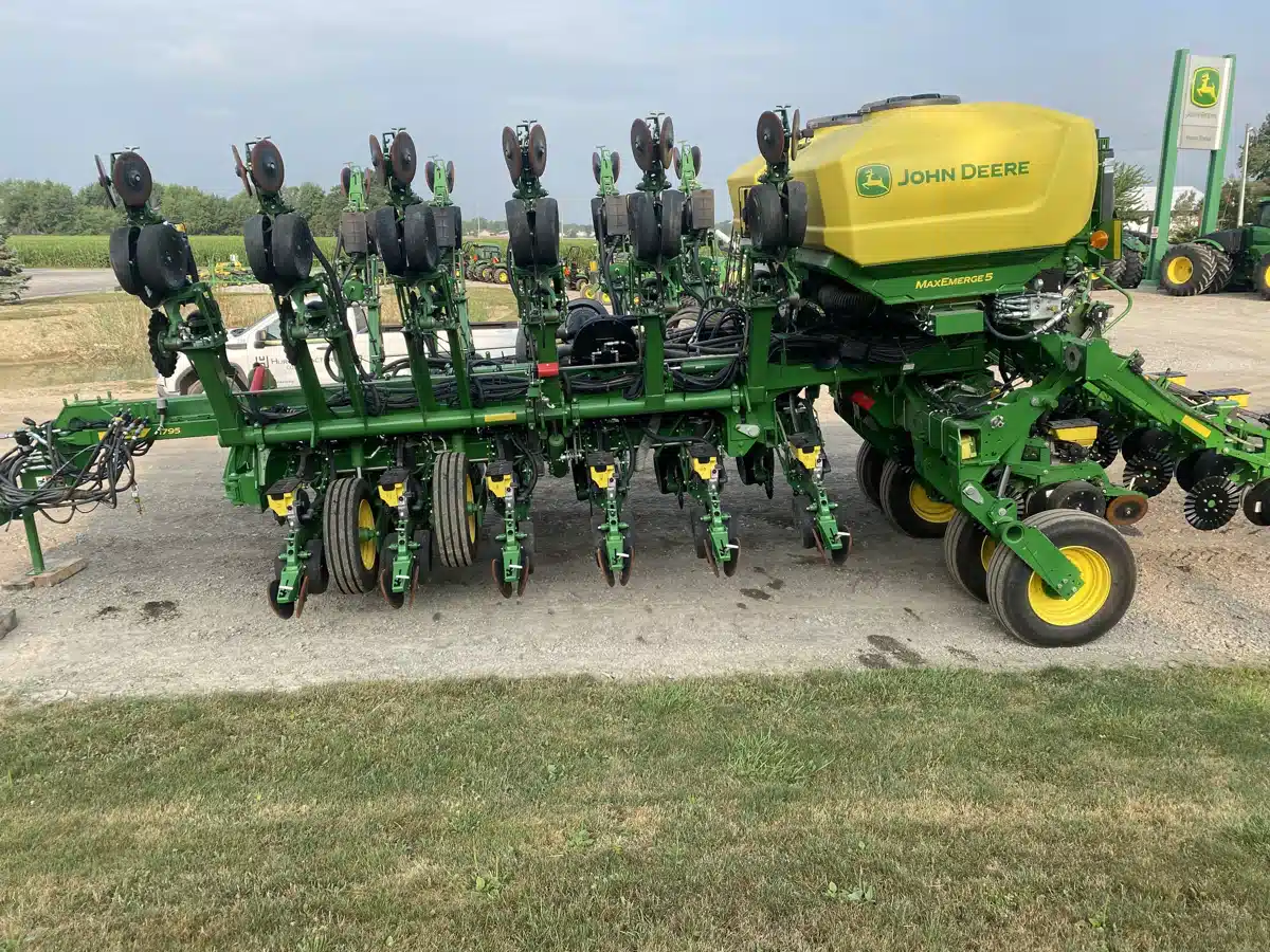 Gallery image 2 for 2024 John Deere 1795 Planter