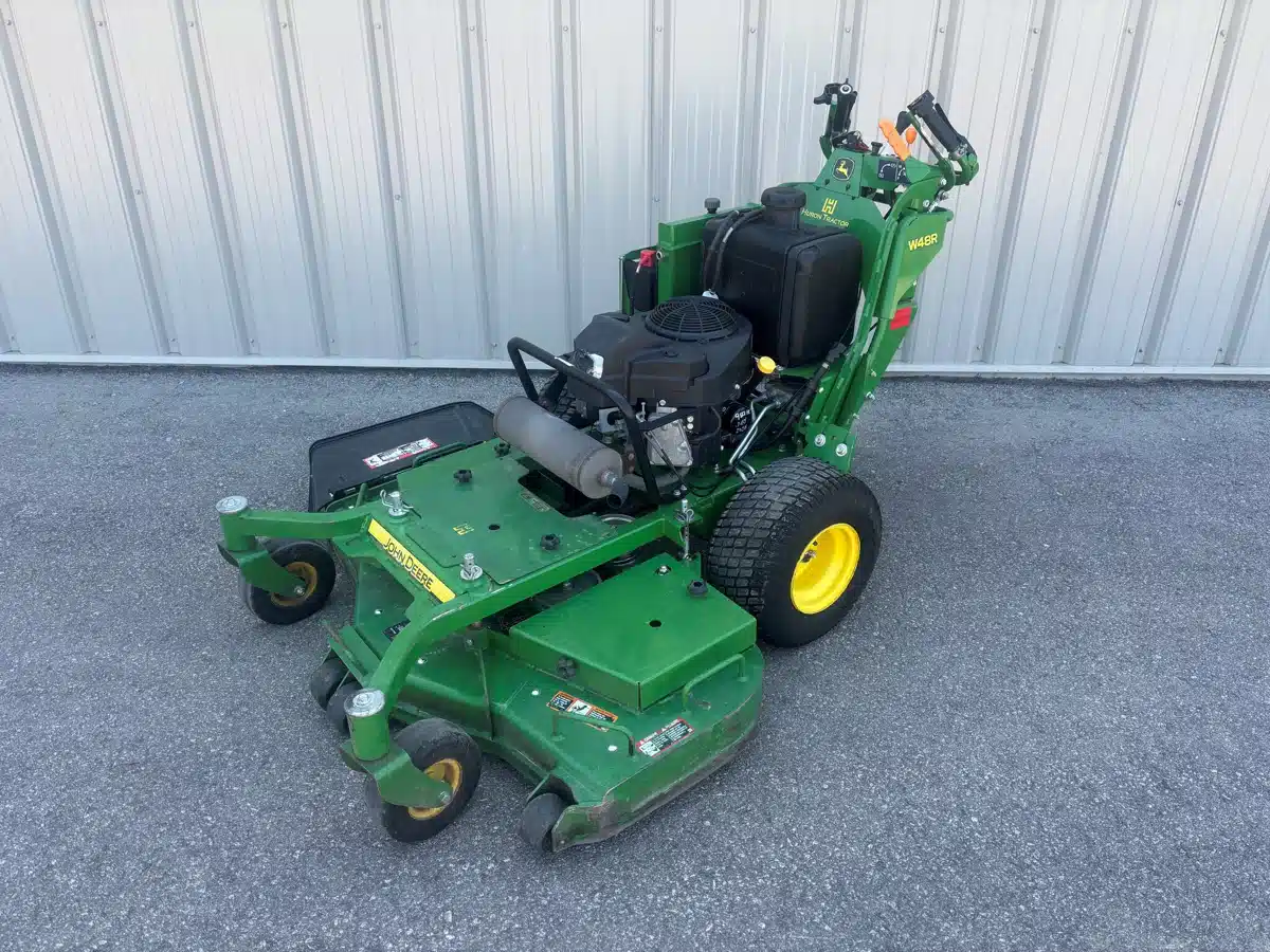 Photo de la Galerie 1 pour 2022 John Deere W48R tondeuse à conducteur marchant