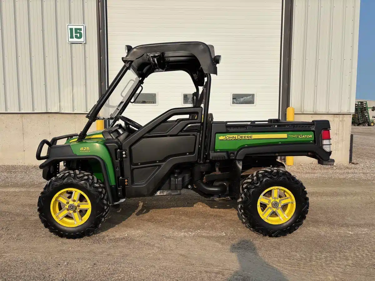 Gallery image 2 for 2015 John Deere XUV 825I Utility Vehicle