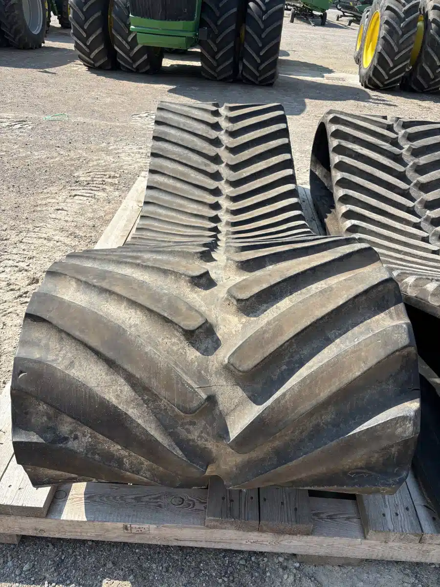 Photo de la Galerie 1 pour John Deere 36" X9 TRACK HXE94595 Pneus