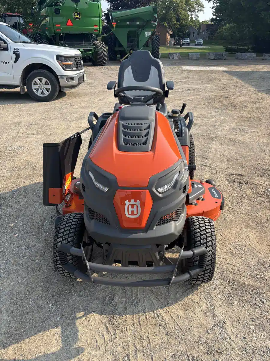 Photo de la Galerie 2 pour 2024 Husqvarna TS354 Tracteur à pelouse