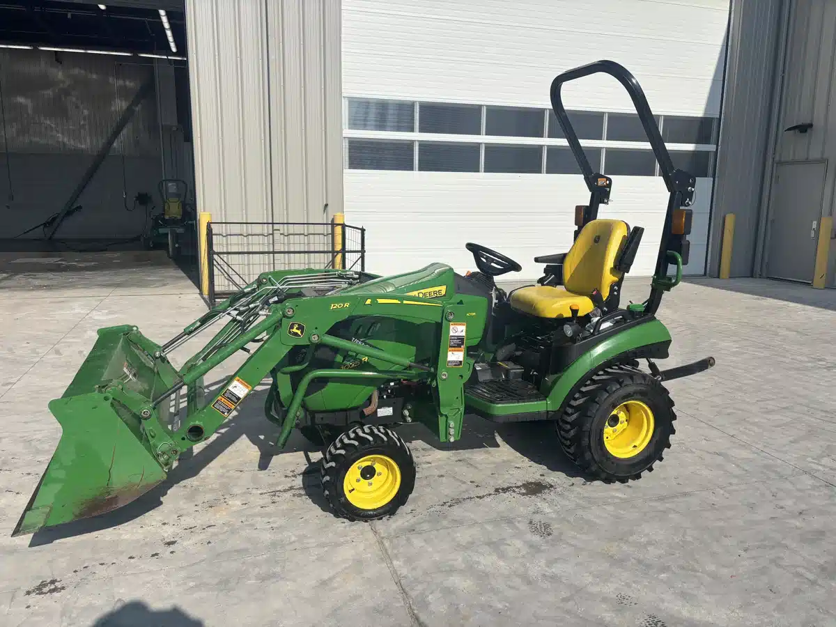 Gallery image 1 for 2022 John Deere 1025R Tractor