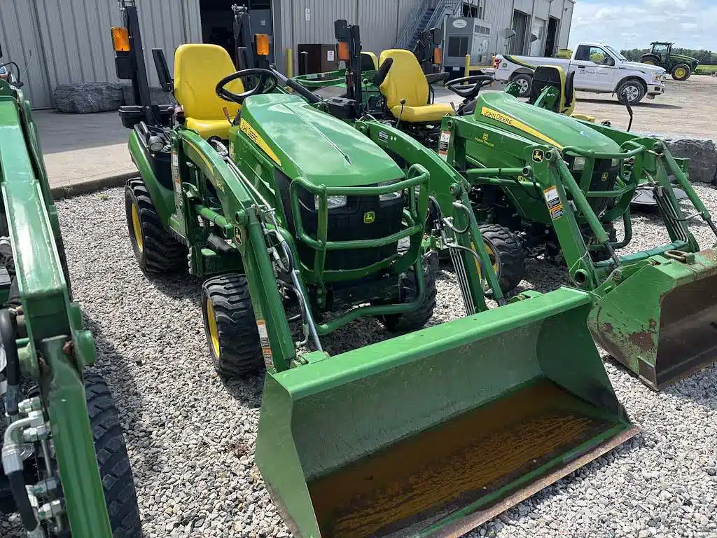 Photo de la Galerie 2 pour 2020 John Deere 1025R Tracteur