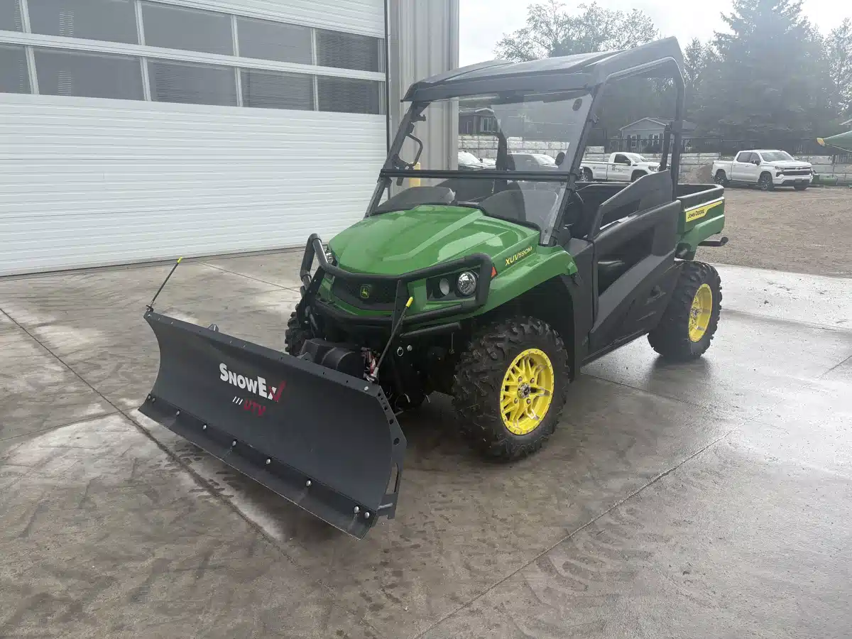 Photo de la Galerie 1 pour 2023 John Deere XUV 590M VTT