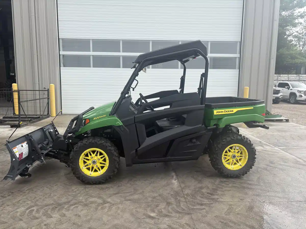 Photo de la Galerie 2 pour 2023 John Deere XUV 590M VTT