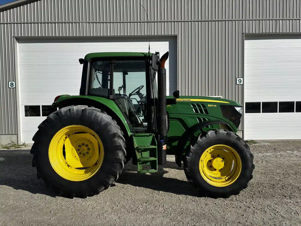 Photo de la Galerie 1 pour 2014 John Deere 6115M Tracteur