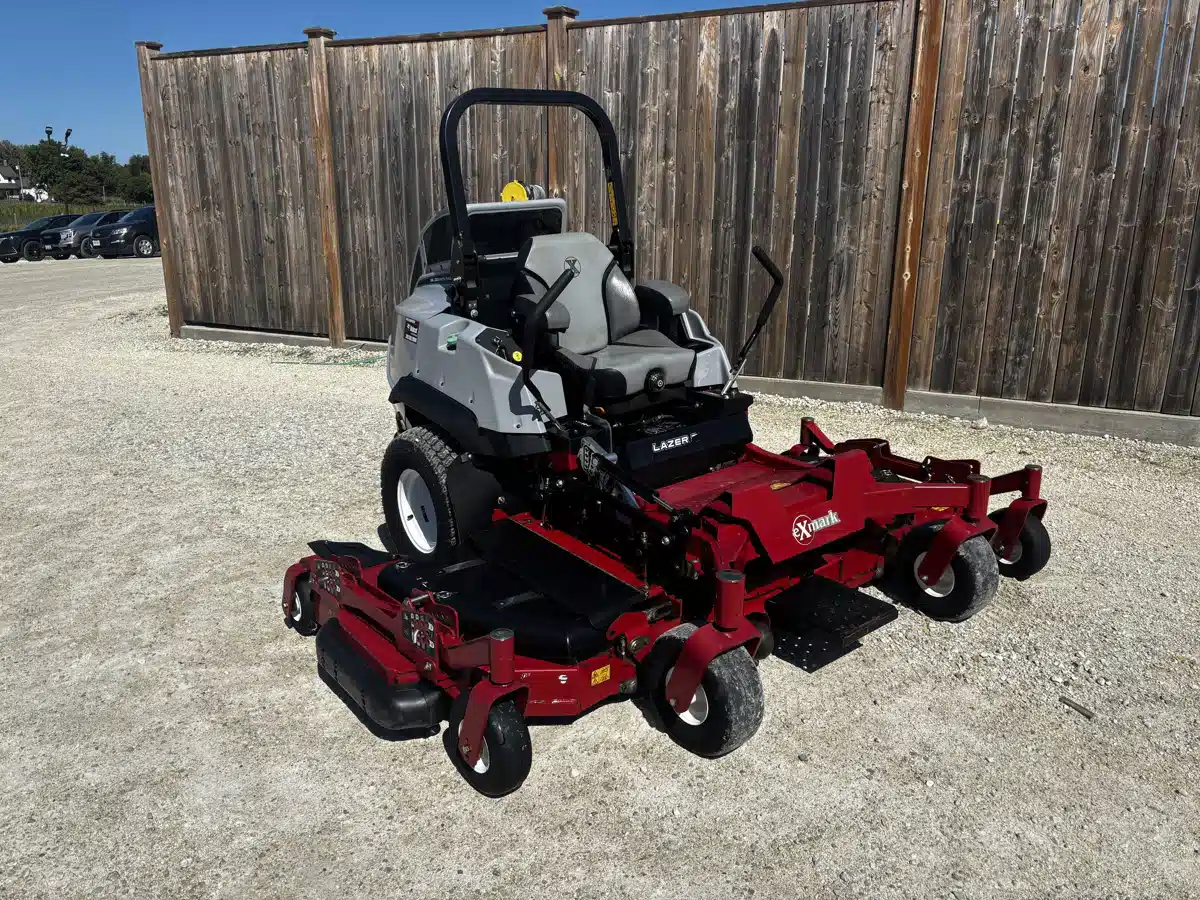 Photo de la Galerie 2 pour 2023 Exmark LAZER Z Tondeuse à rayon de braquage zéro