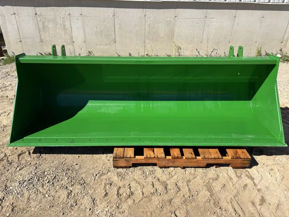 Gallery image 1 for John Deere 96" Bucket