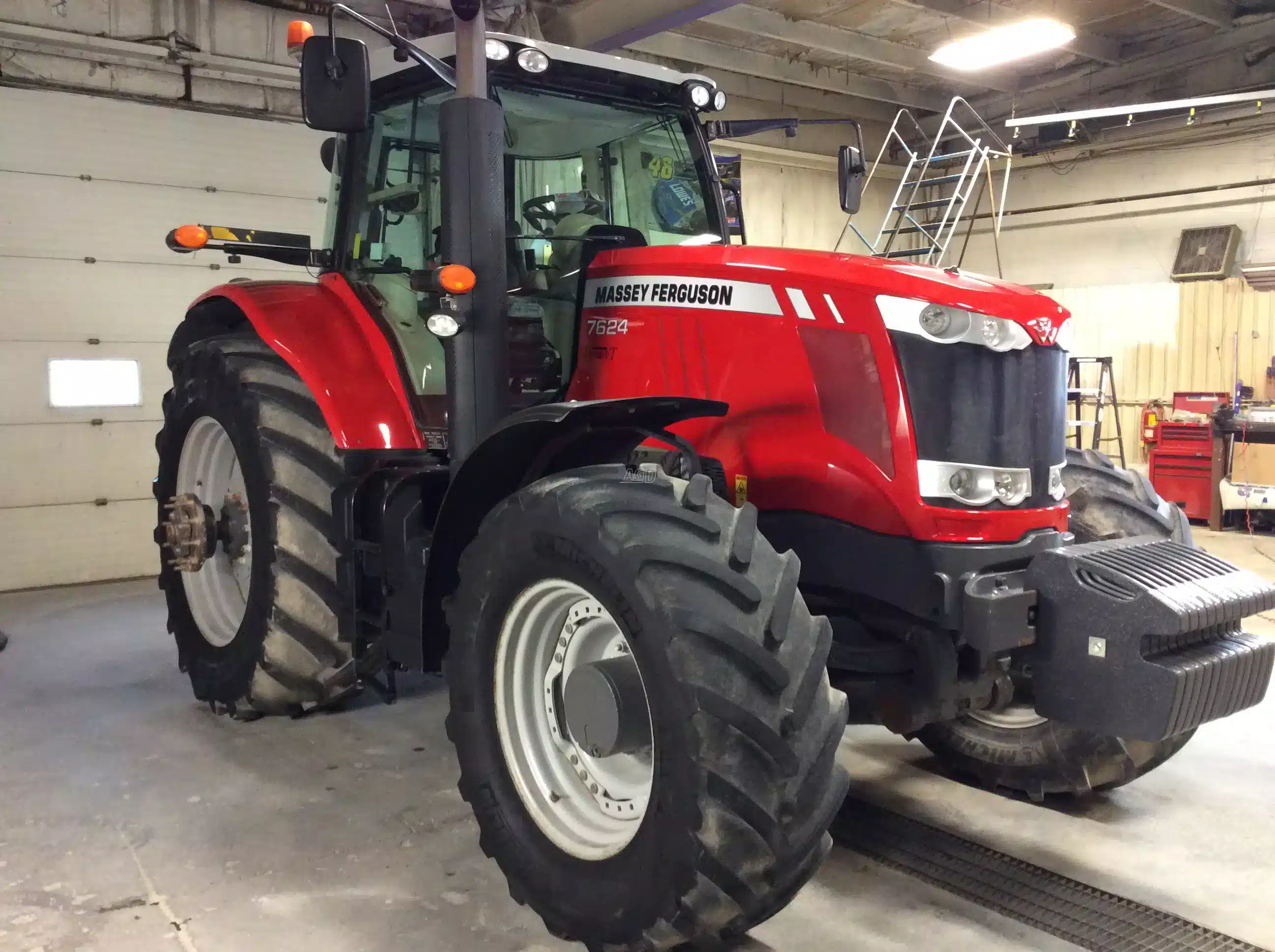 Gallery image 1 for Used 2014 Massey Ferguson 7624 Tractor