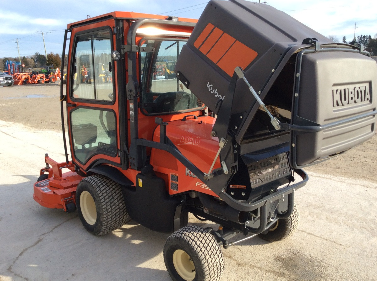 Gallery image 2 for Used Kubota F3990 Mower - Front Deck