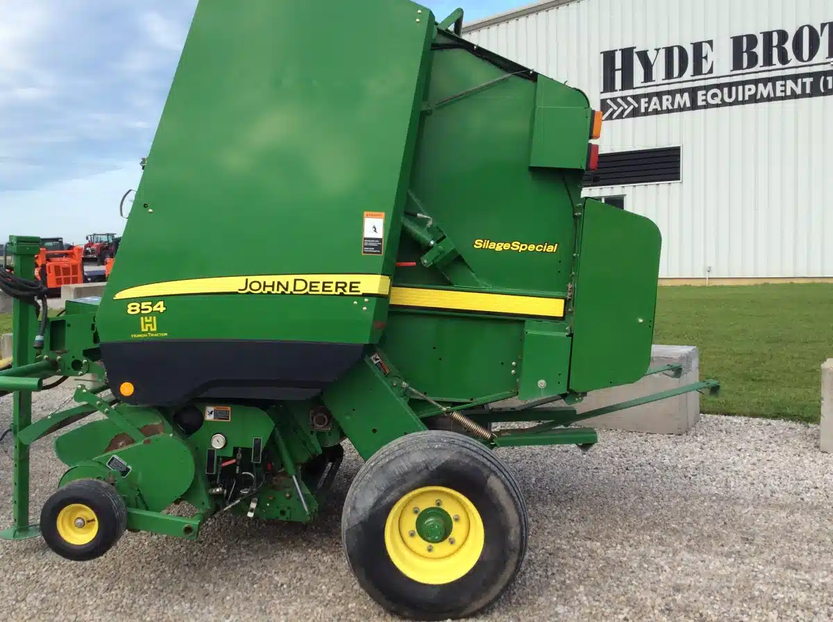 Gallery image 2 for Used 2010 John Deere 854SS Round Baler