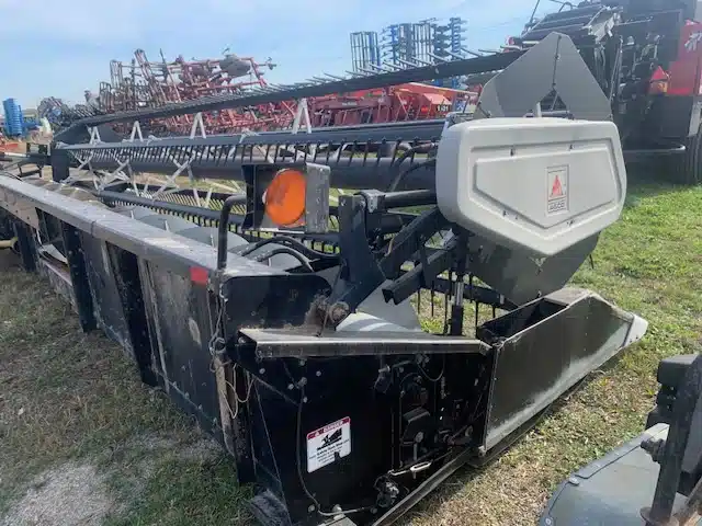 Gallery image 2 for Used 2000 Massey Ferguson 9850 Header - Auger