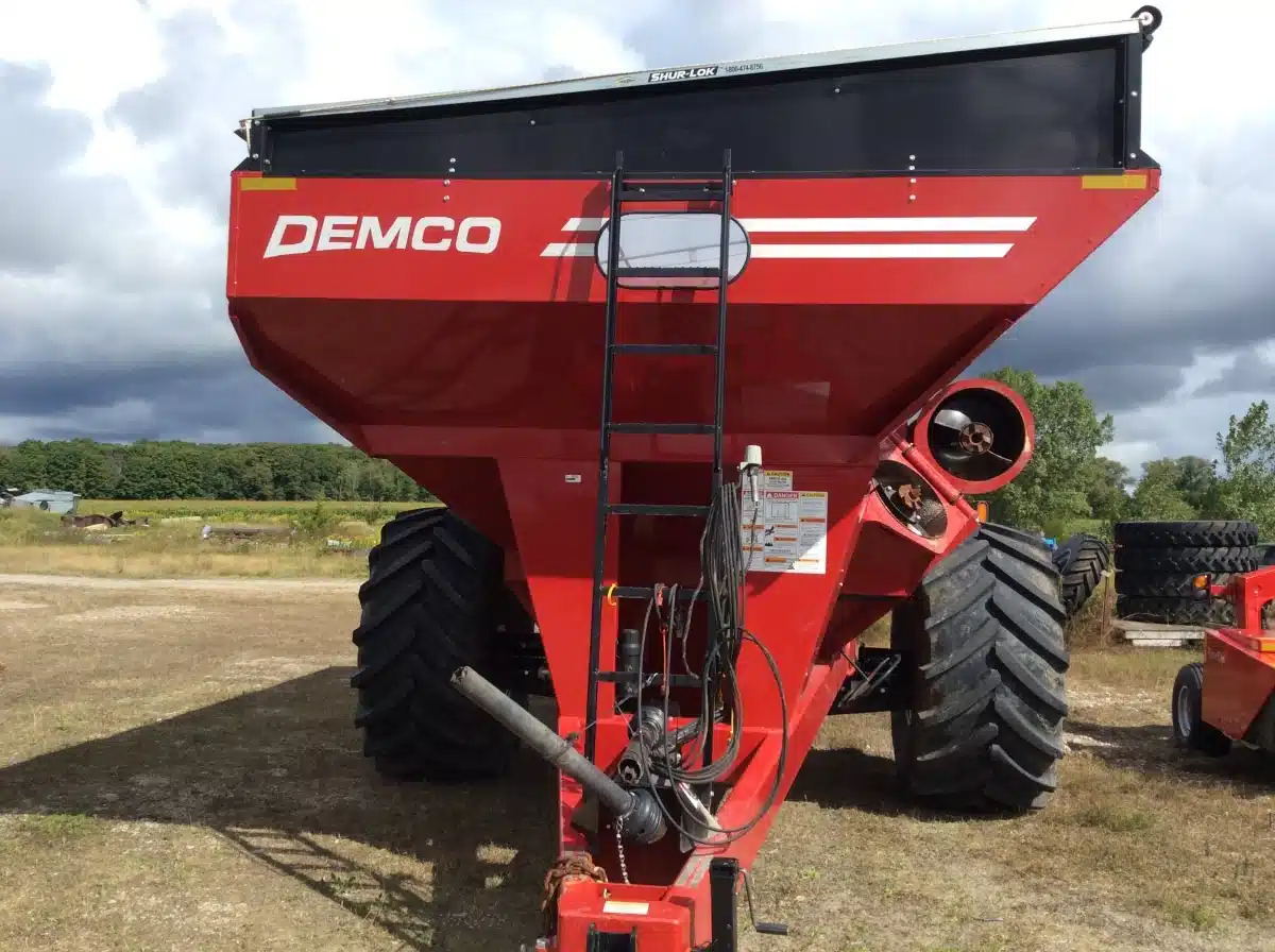 Gallery image 2 for Used Demco 1050 Grain Cart