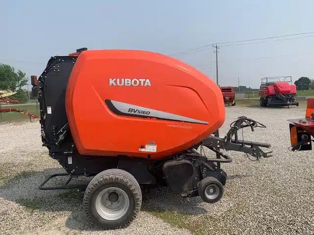 Gallery image 1 for 2017 Kubota BV5160SC14 Round Baler