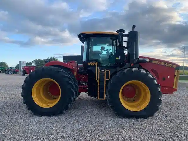 Gallery image 1 for Used 2018 Versatile 430 Tractor