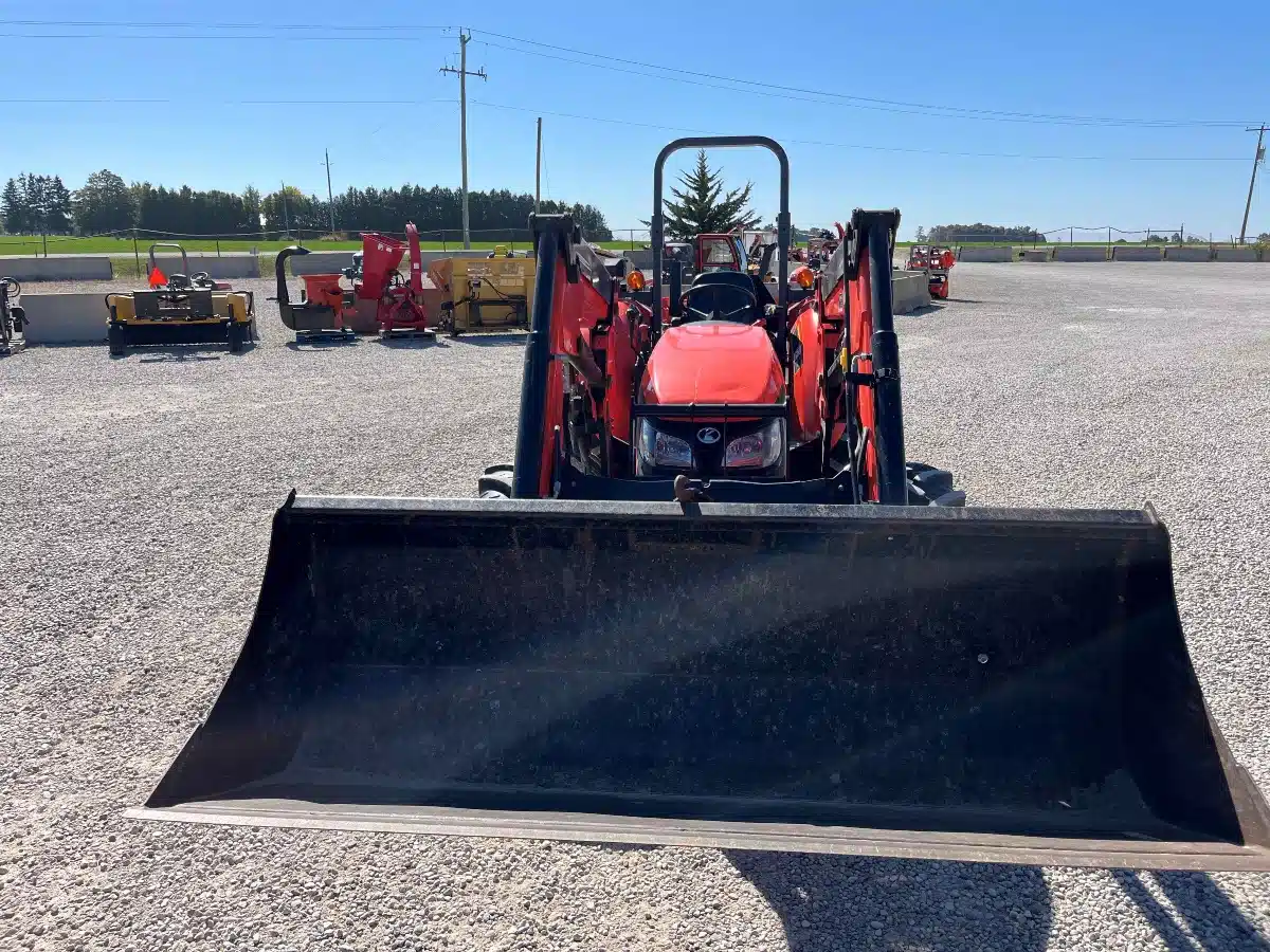 Gallery image 2 for Used 2011 Kubota M7040DTHS Tractor