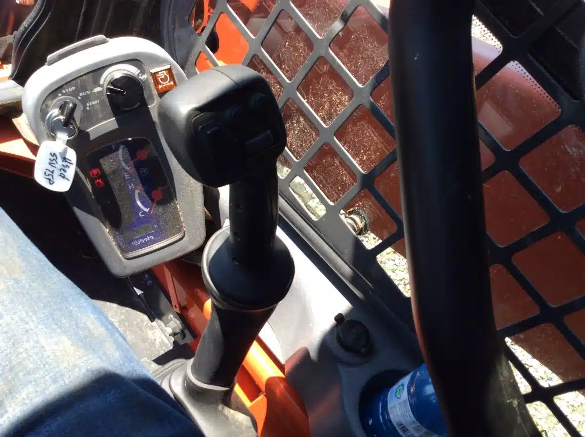 Gallery image 2 for 2023 Kubota SSV75P Skid Steer