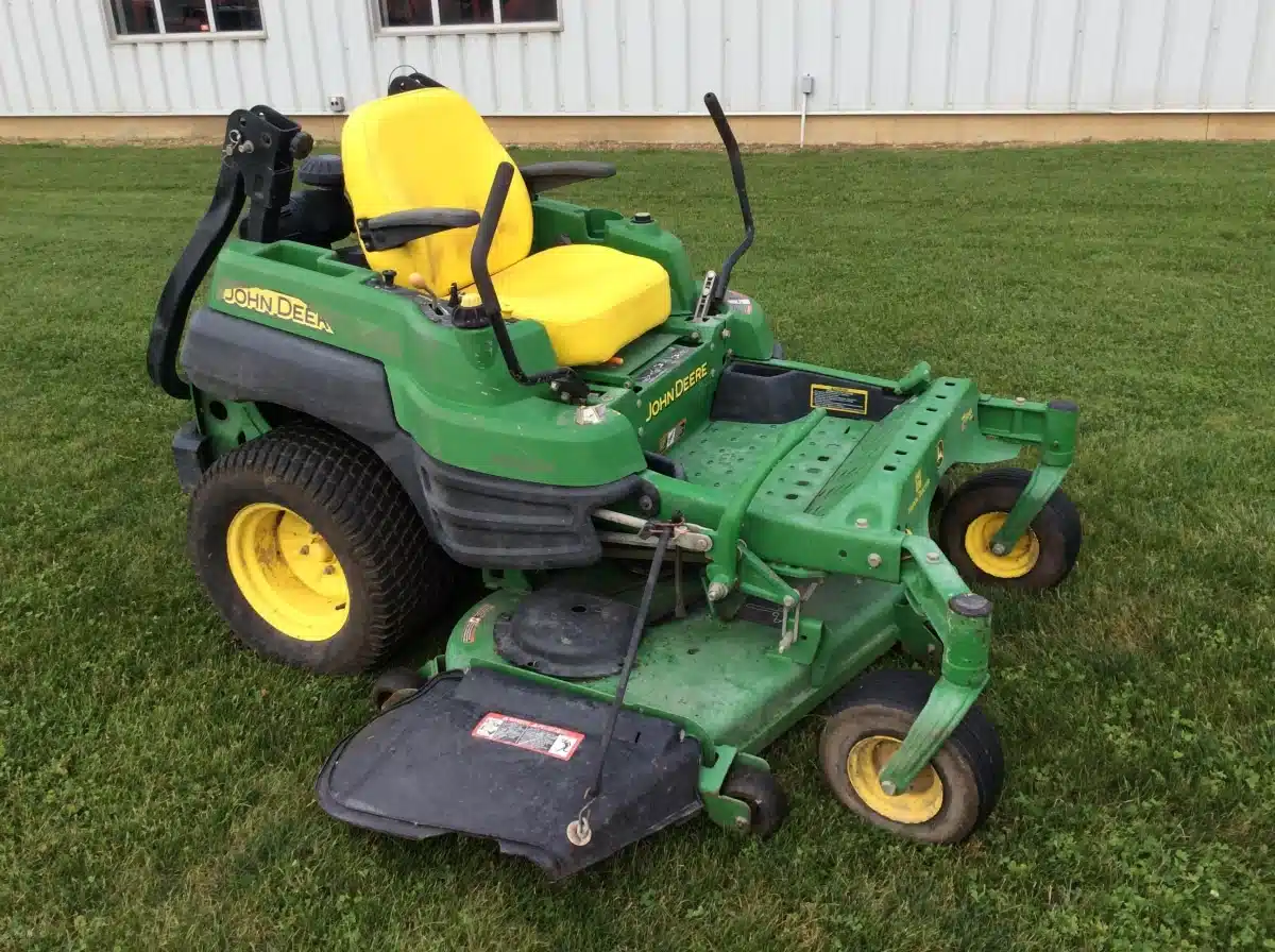 Photo de la Galerie 1 pour 2009 John Deere Z925A Tondeuse à rayon de braquage zéro