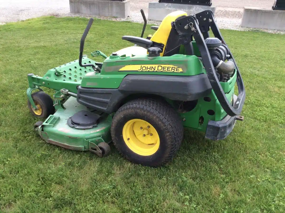 Photo de la Galerie 2 pour 2009 John Deere Z925A Tondeuse à rayon de braquage zéro