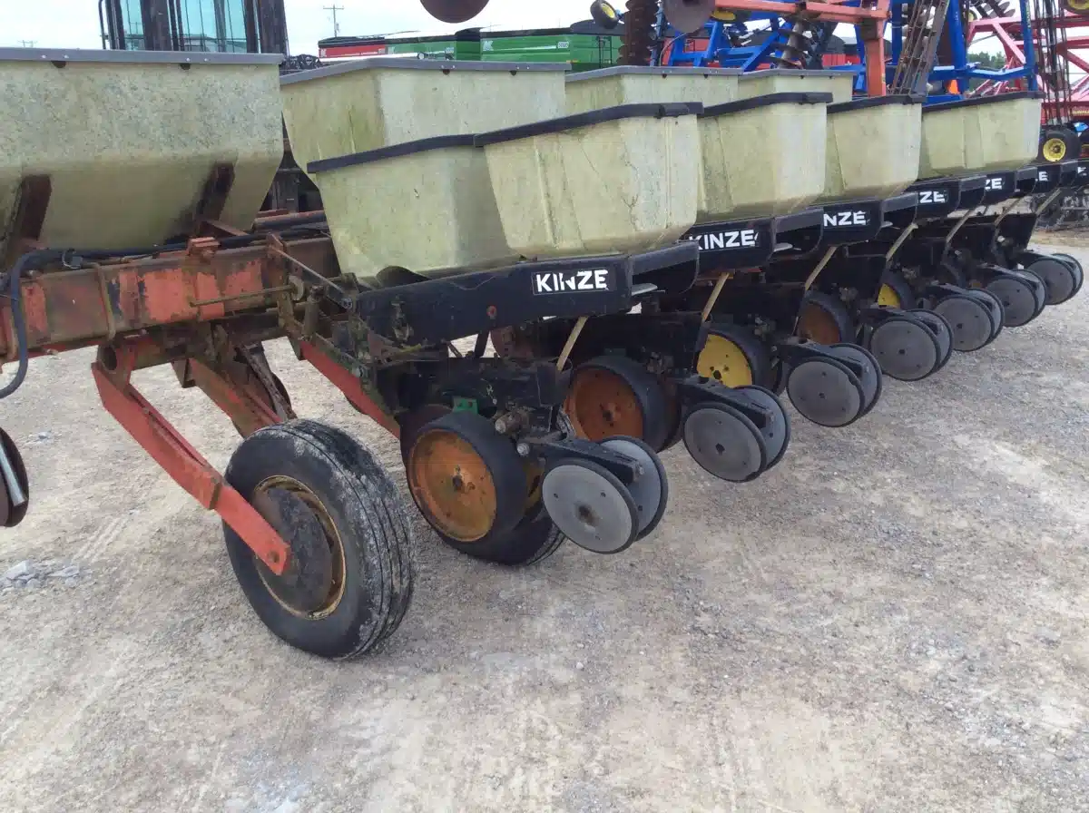 Gallery image 2 for Used New Idea 8R30 Planter