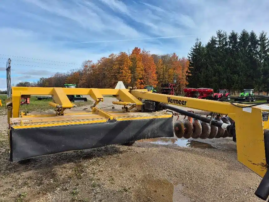 Gallery image 2 for Used 2013 Vermeer MC840 Mower Conditioner